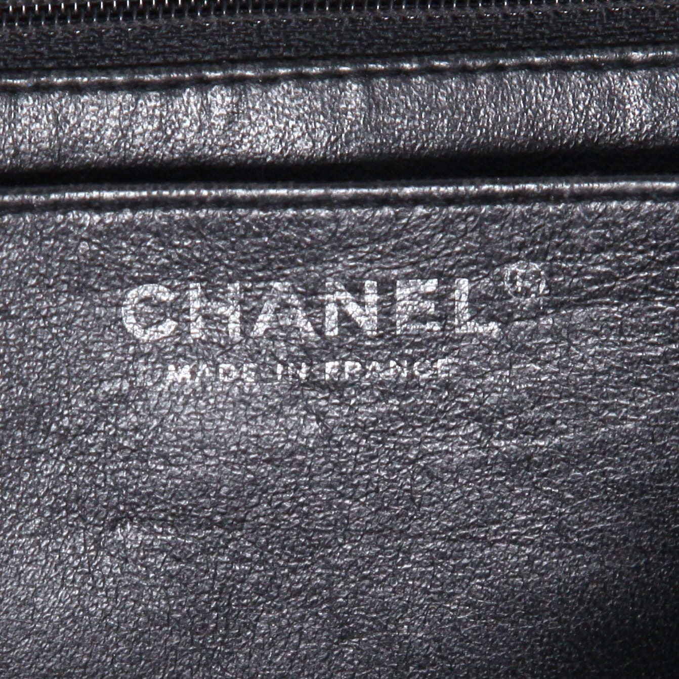Sac bandoulière Chanel  Timeless Jumbo en cuir grainé matelassé noir - Detail D2