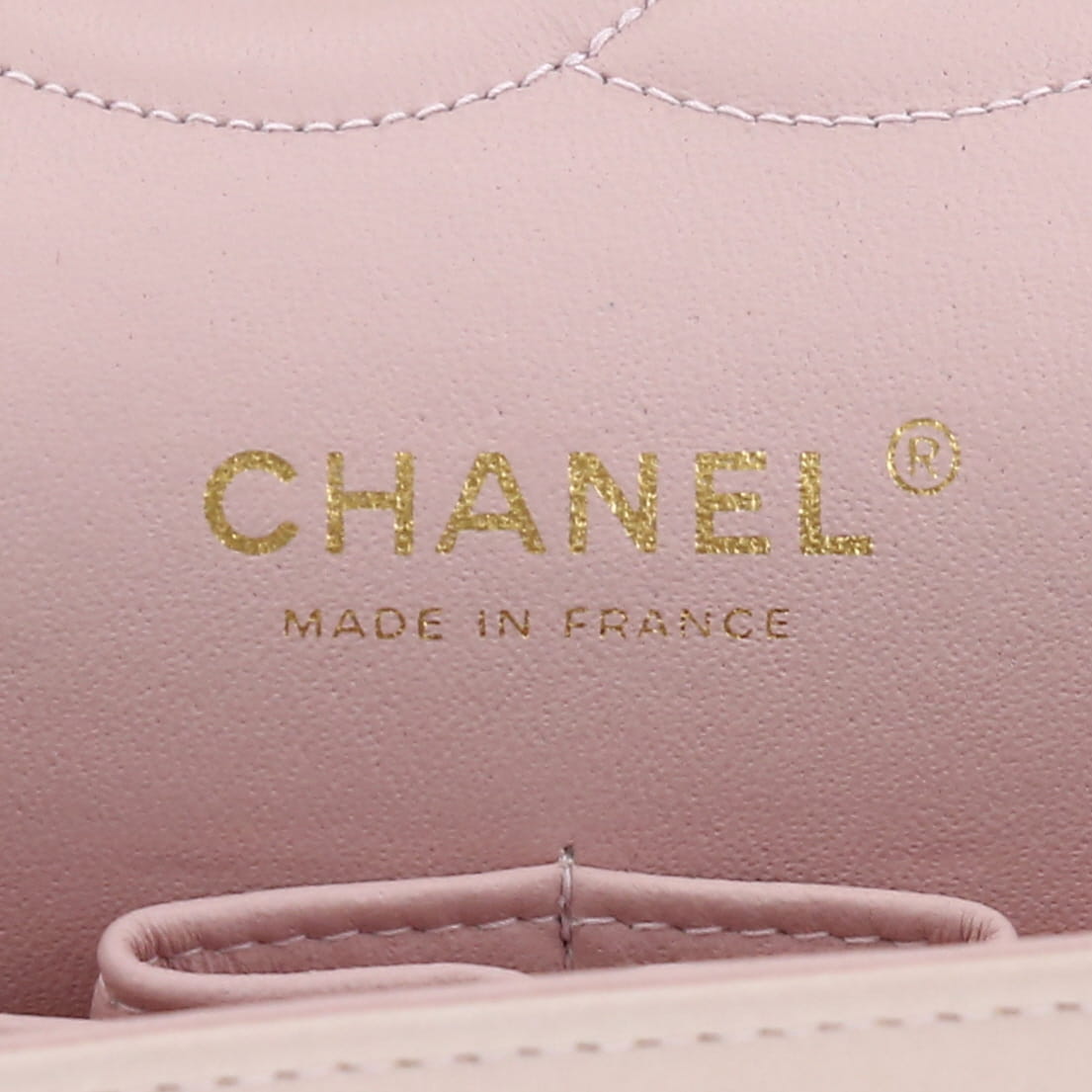 Bolso de mano Chanel  Timeless Classic en tweed rosa - Detail D2