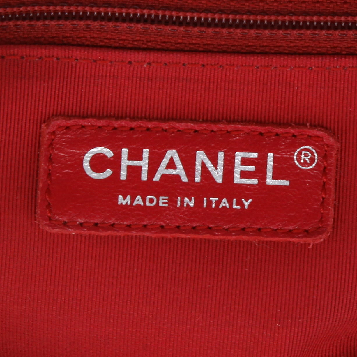 Bolso bandolera Chanel  Gabrielle  modelo mediano  en cuero acolchado azul y cuero liso negro - Detail D2