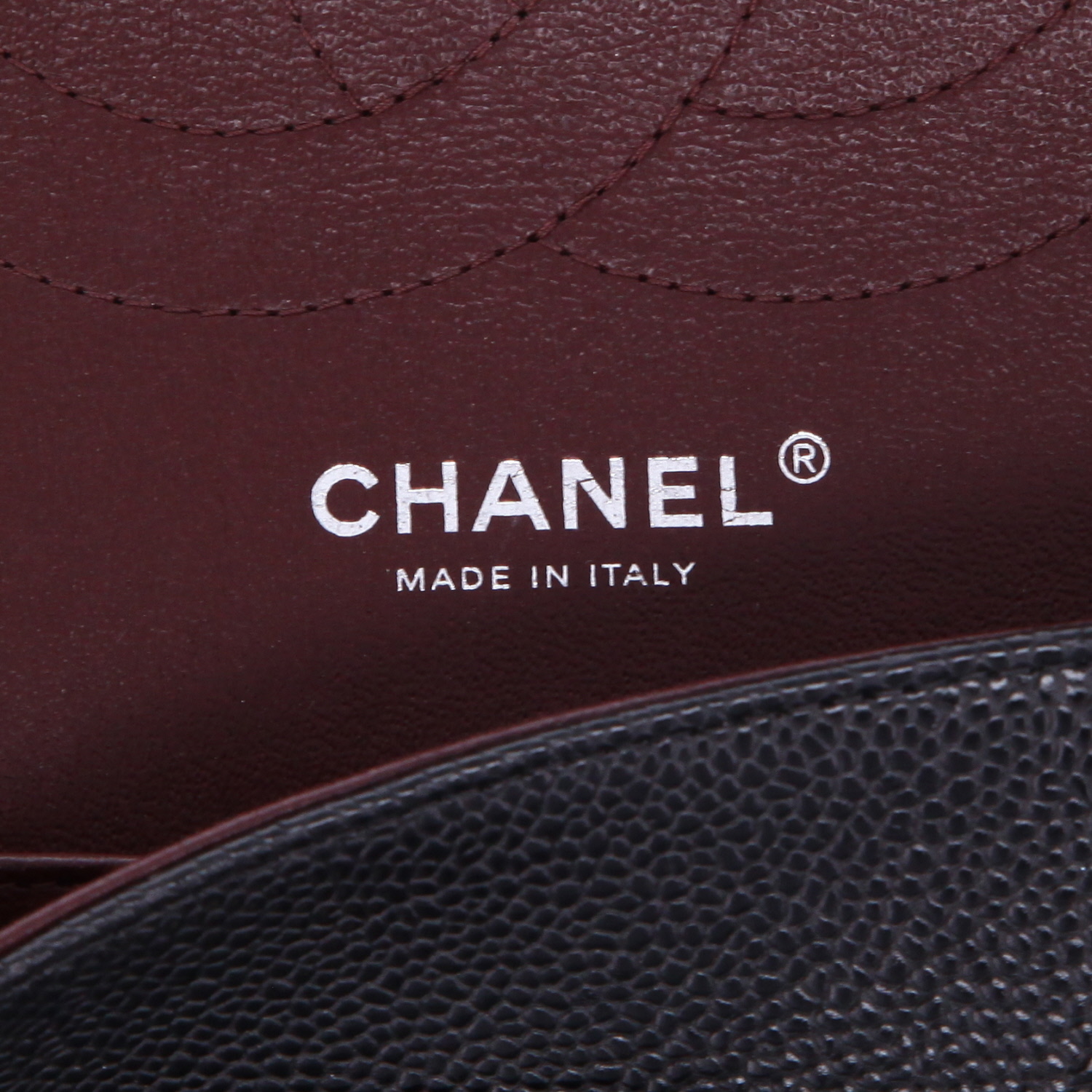 Bolso de mano Chanel  Timeless Jumbo en cuero granulado acolchado negro - Detail D2