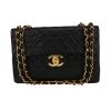 Chanel  Timeless Maxi Jumbo shoulder bag  in black quilted leather - 360 thumbnail