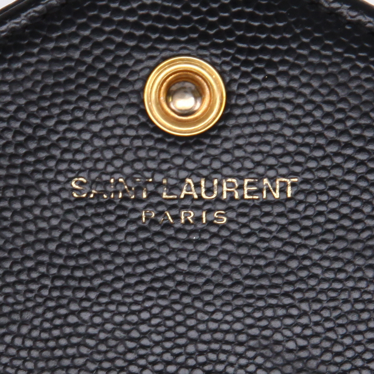 Bolso bandolera Saint Laurent  Wallet on Chain en cuero granulado acolchado negro - Detail D2