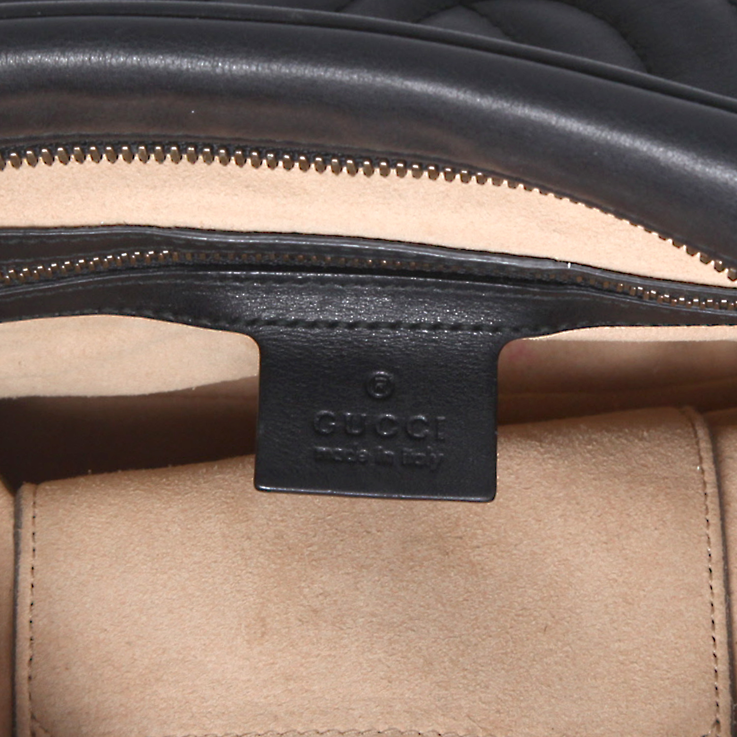 Bolso bandolera Gucci  GG Marmont Camera en cuero acolchado negro - Detail D2