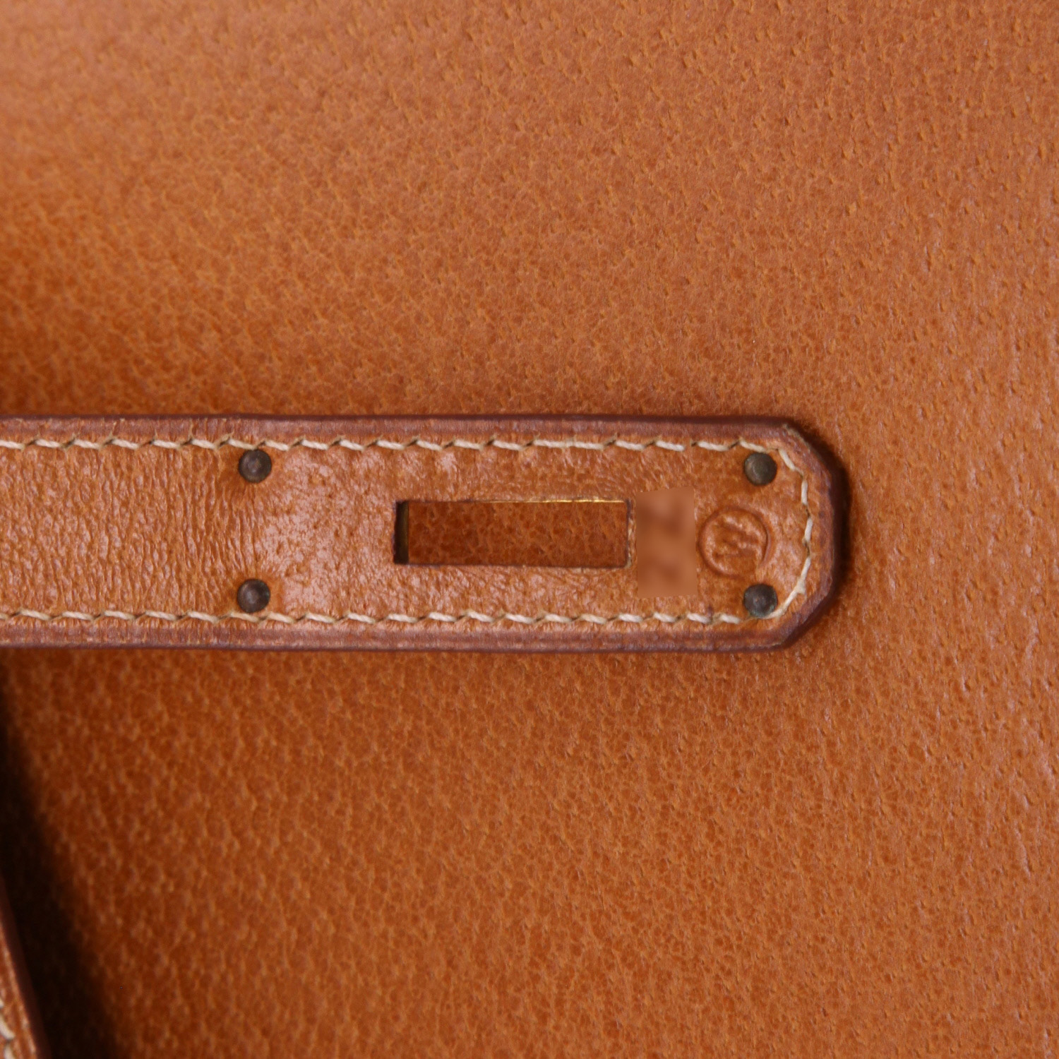 Hermès  Kelly 32 cm handbag  in gold Pecari leather - Detail D4