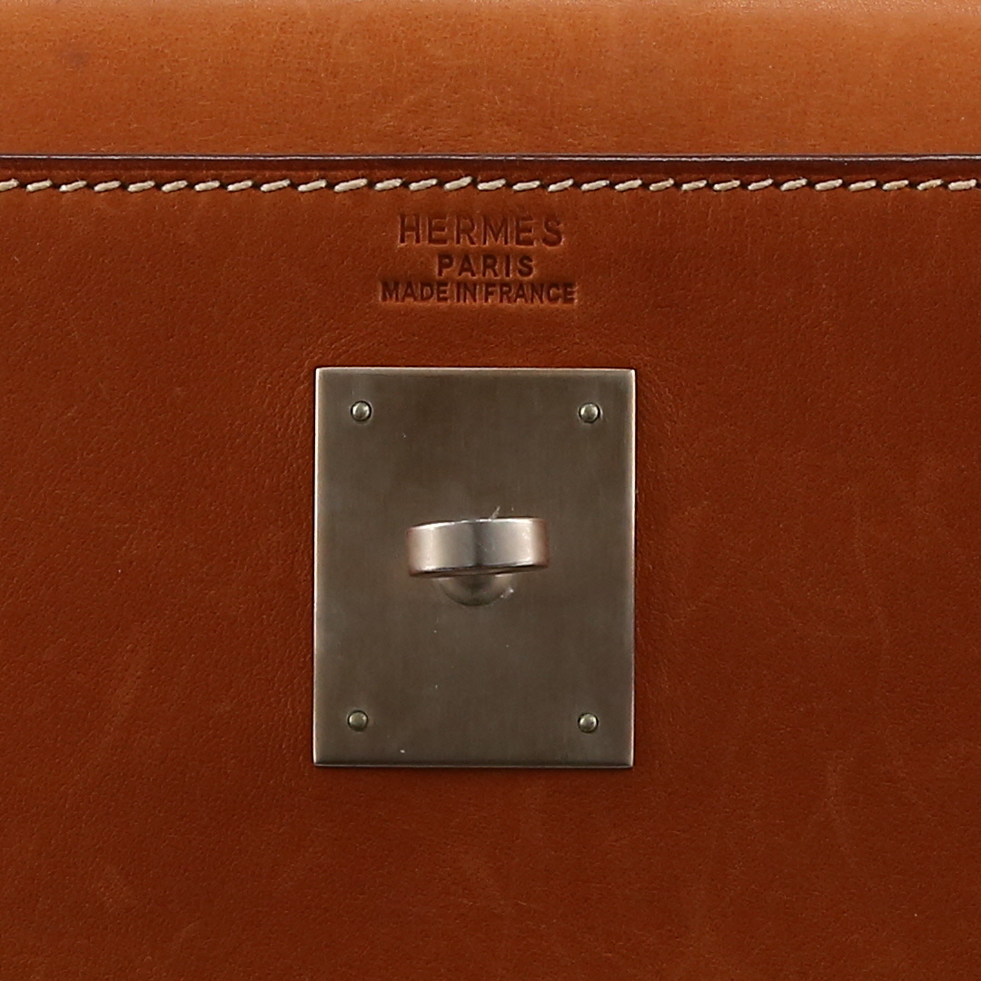 Bolso de mano Hermès  Kelly 32 cm en cuero Barenia color oro - Detail D2