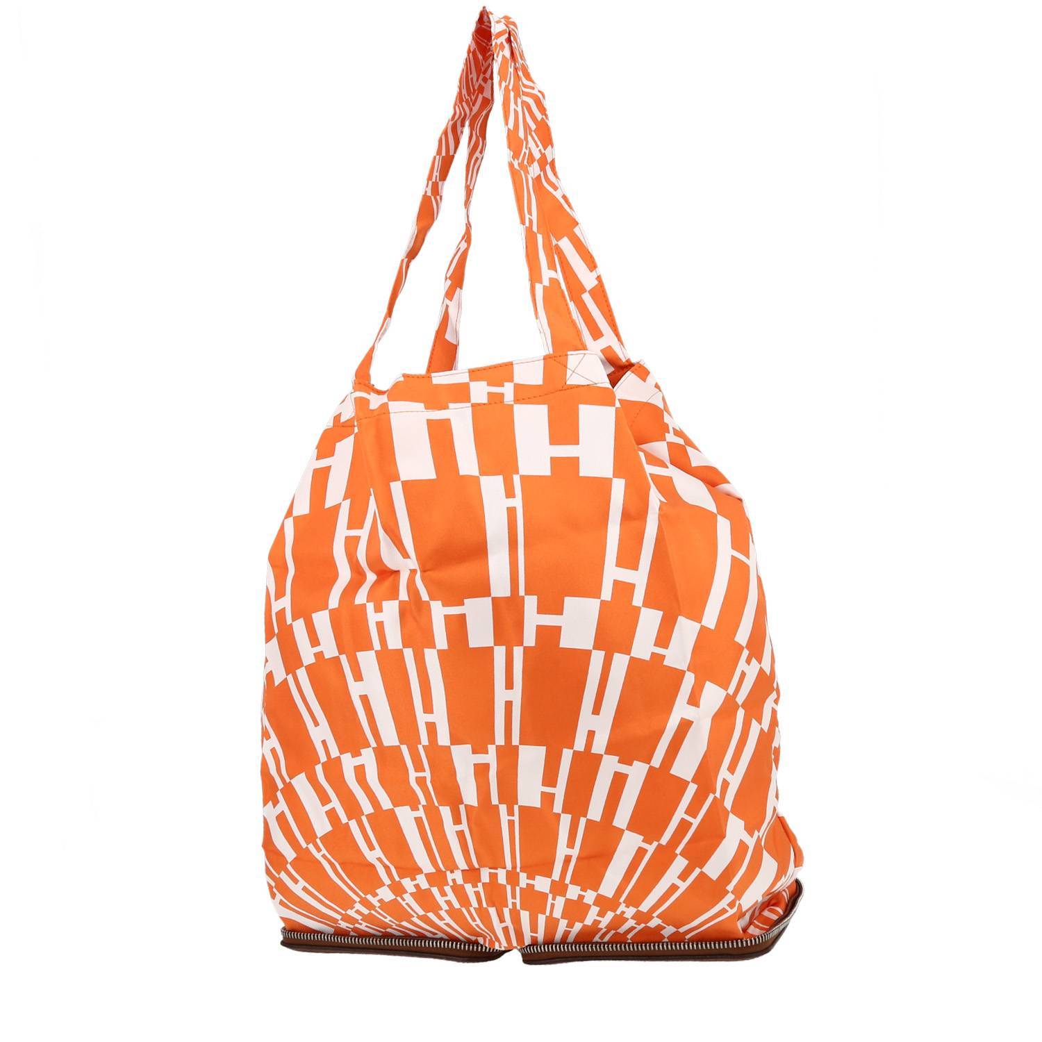 sac cabas hermès silky pop - shop bag en satin orange et cuir marron