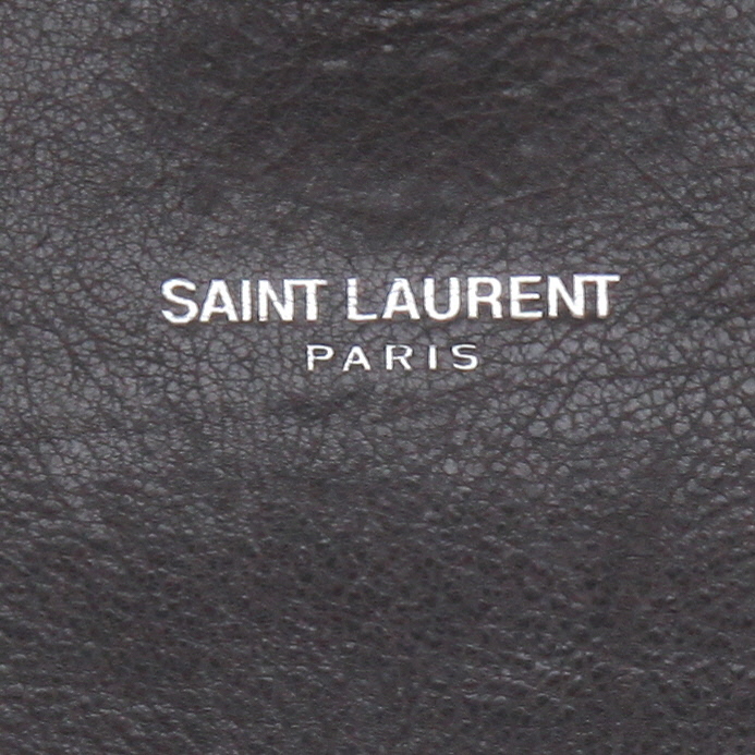 Bolso de mano Saint Laurent  College en cuero acolchado con motivos de espigas gris - Detail D3