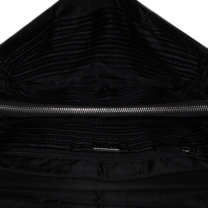 Prada   handbag  in black canvas - Detail D2
