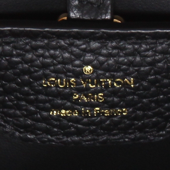 Sac à main Louis Vuitton  Capucines moyen modèle  en cuir grainé noir - Detail D3