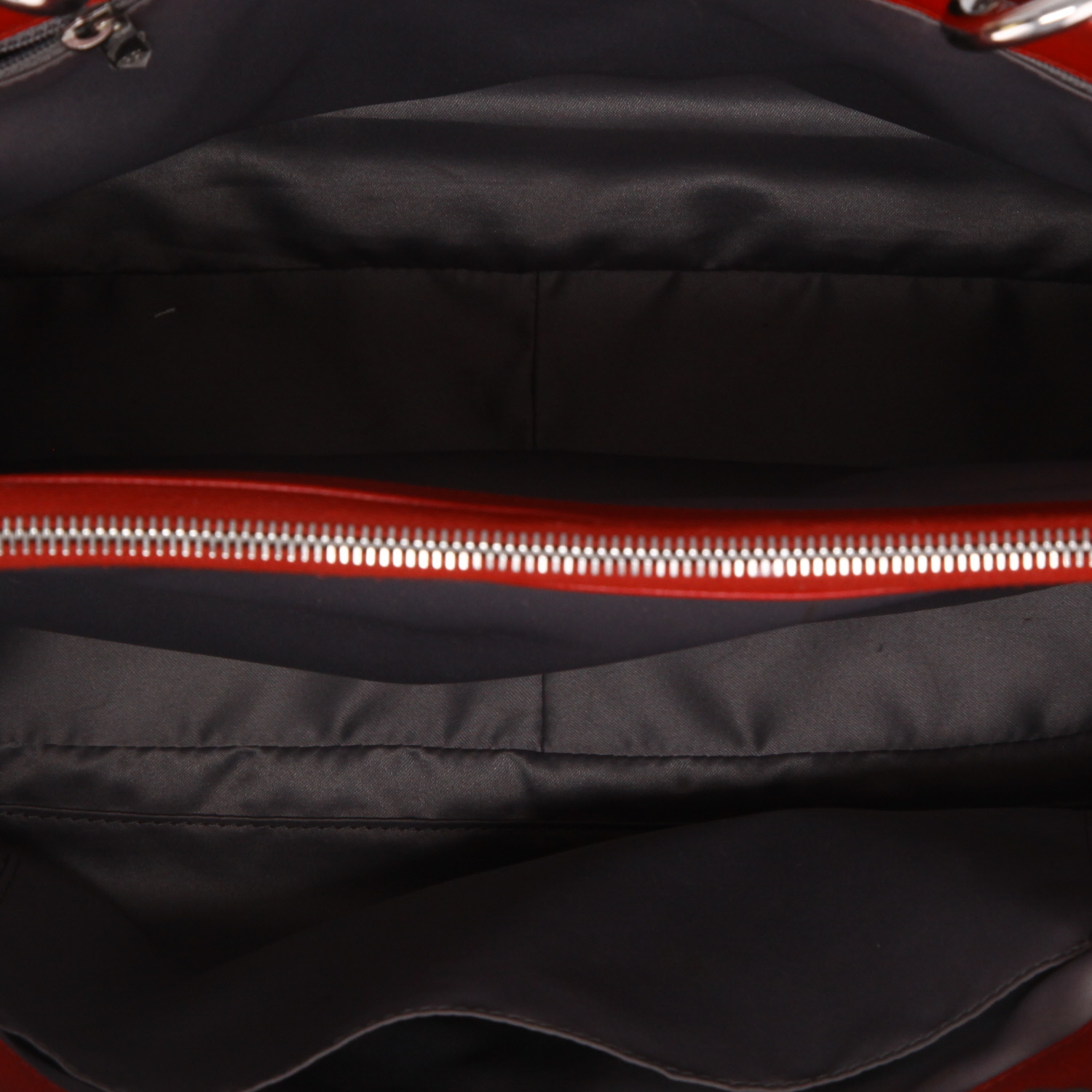 Borsa da spalla o a mano Chanel  Shopping GST in pelle martellata e trapuntata rossa - Detail D2