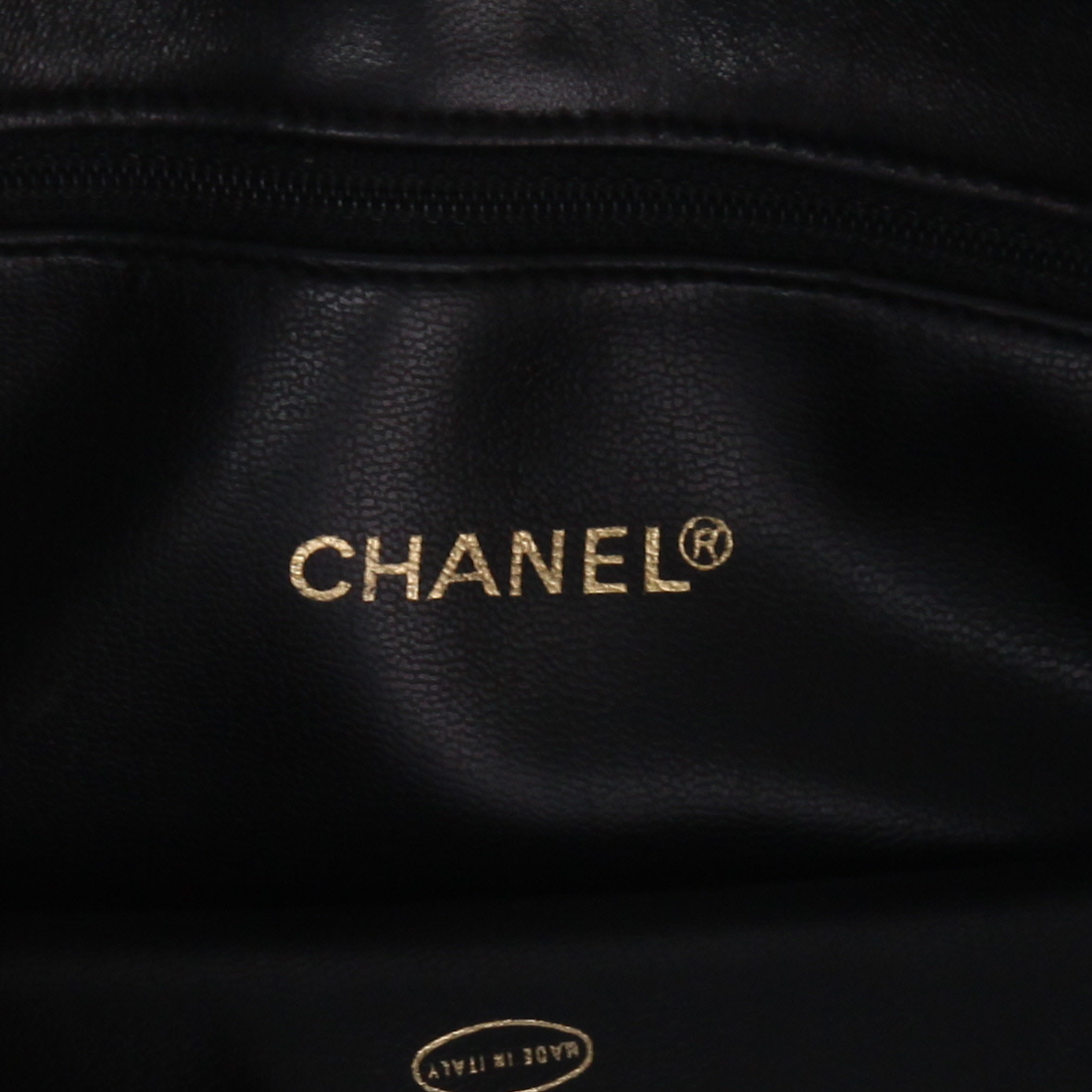 Chanel  Vintage Shopping shoulder bag  in black quilted leather - Detail D2