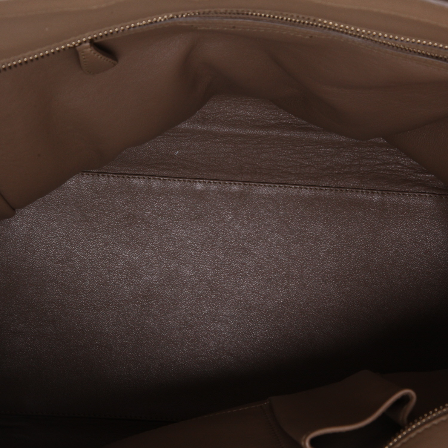 Sac à main Celine  Luggage taille XL  en cuir taupe - Detail D3