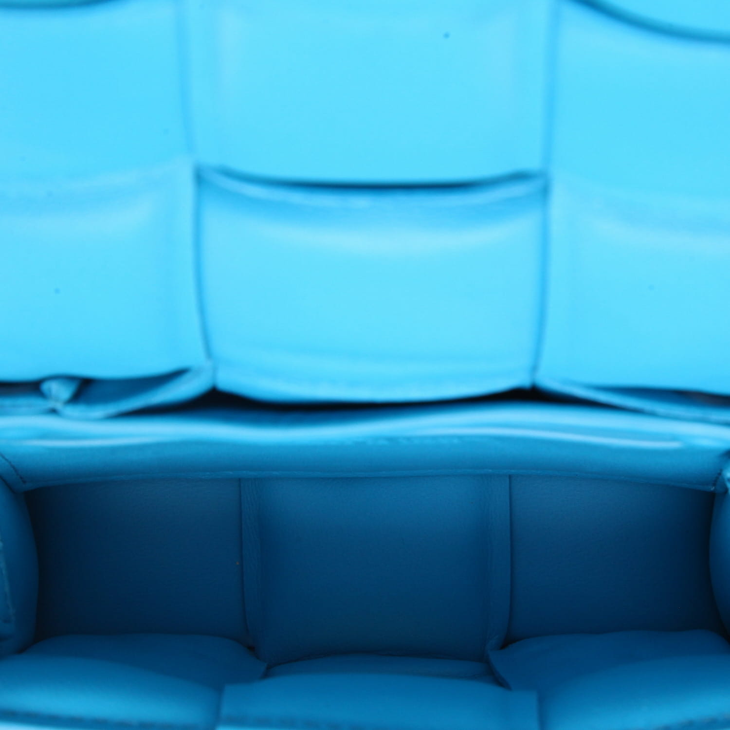 Bottega Veneta  Cassette shoulder bag  in blue intrecciato leather - Detail D3