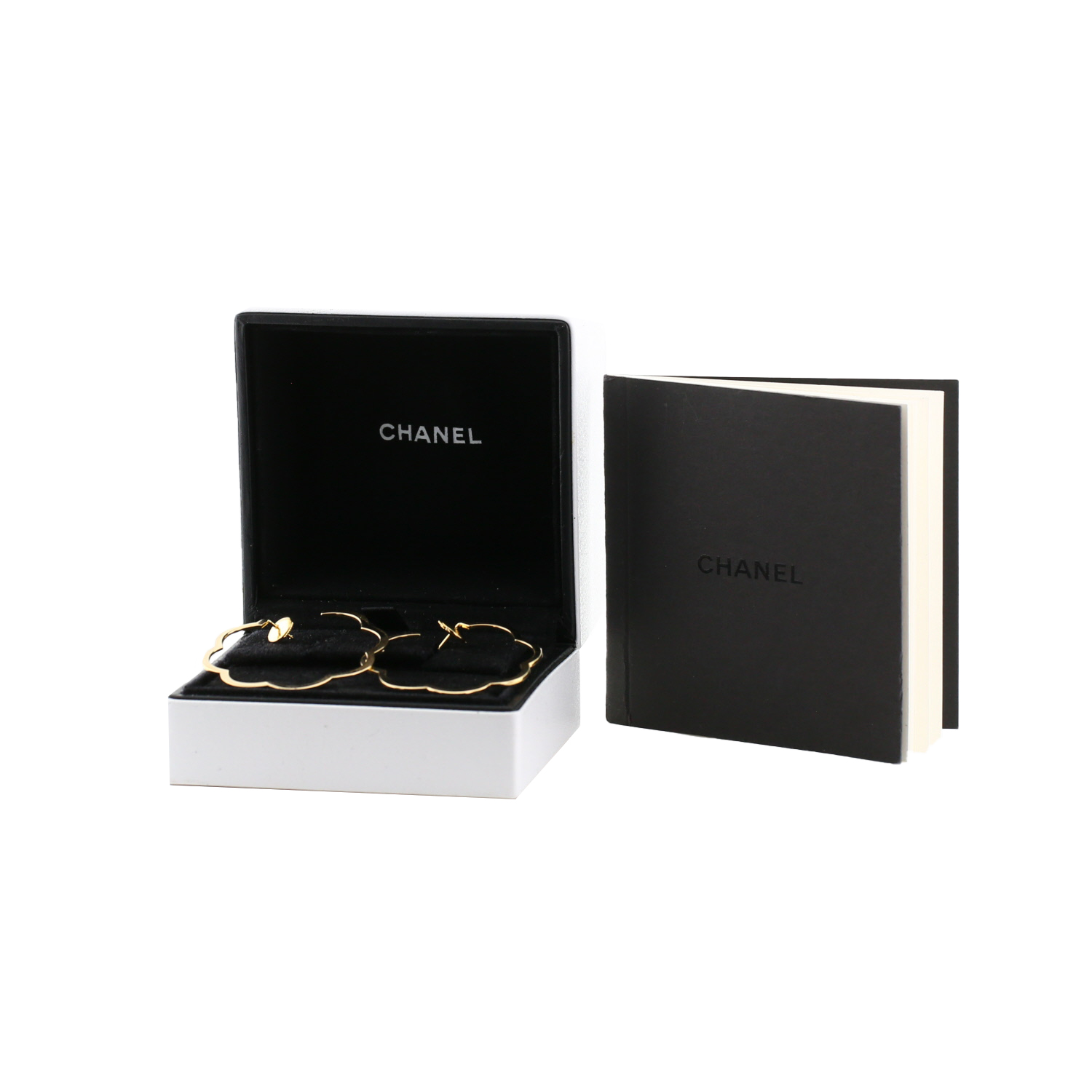 Chanel Camelia earrings in yellow gold - Detail D2