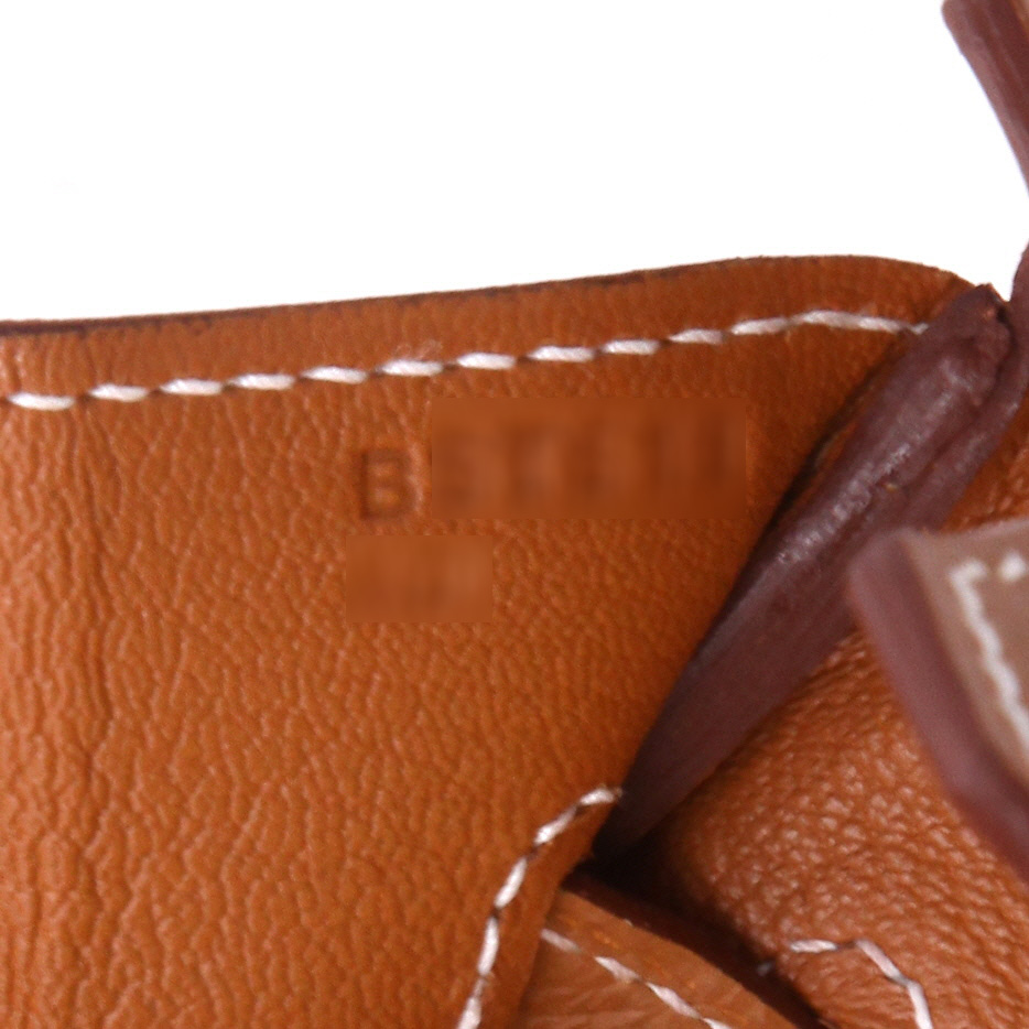 Bolso de mano Hermès  Birkin 30 cm en cuero epsom color oro - Detail D4