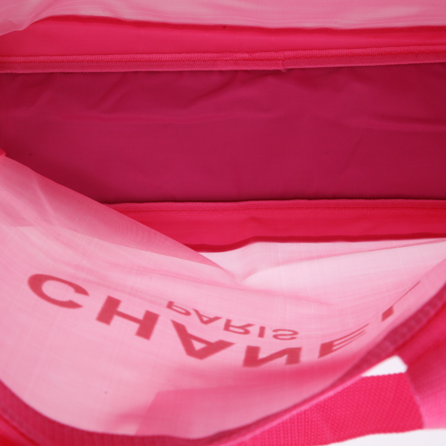 Shopping bag Chanel   in tela rosa - Detail D2