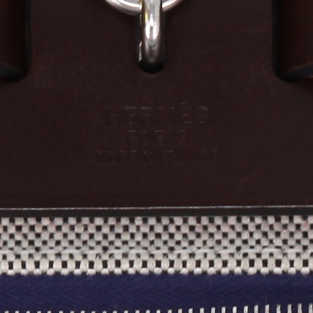 Borsa da spalla o a mano Hermès  Herbag in tela cerata Bleu Encre e pelle Rouge Sellier - Detail D2