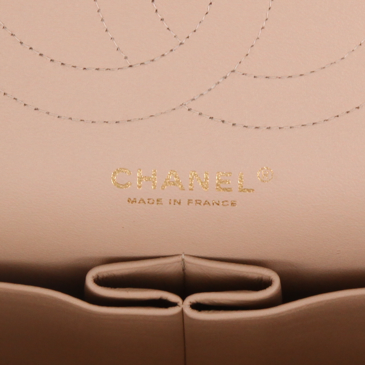 Bolso bandolera Chanel  Timeless Jumbo en cuero granulado acolchado beige - Detail D2