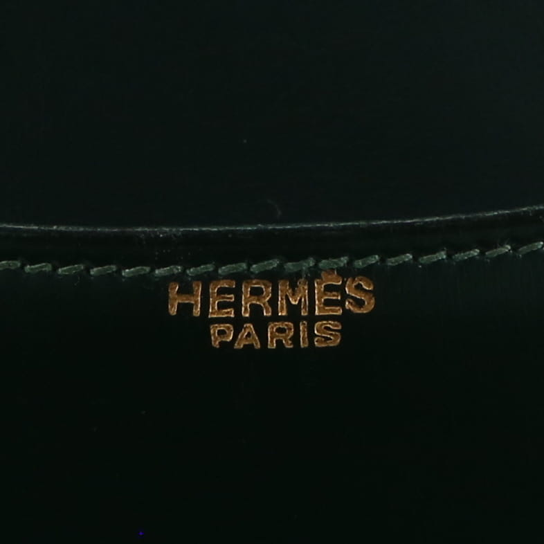 Bolso de mano Hermès  Constance en cuero box verde pino - Detail D2