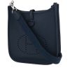 Borsa a tracolla Hermès  Mini Evelyne mini  in pelle togo Bleu de Prusse e tela blu - 00pp thumbnail