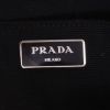 Bolso de mano Prada   en raffia beige y negra - Detail D2 thumbnail