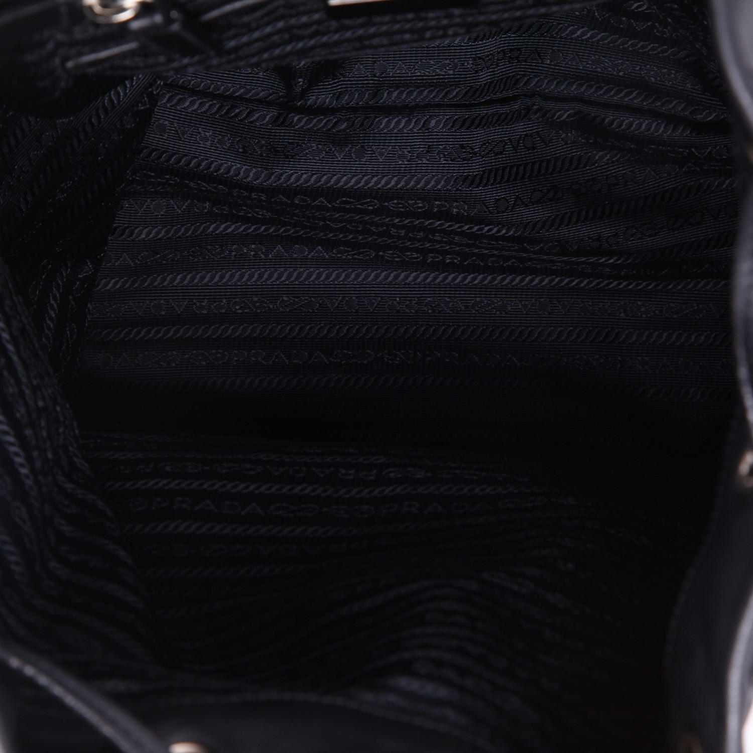 Sac à dos Prada   en cuir noir - Detail D3