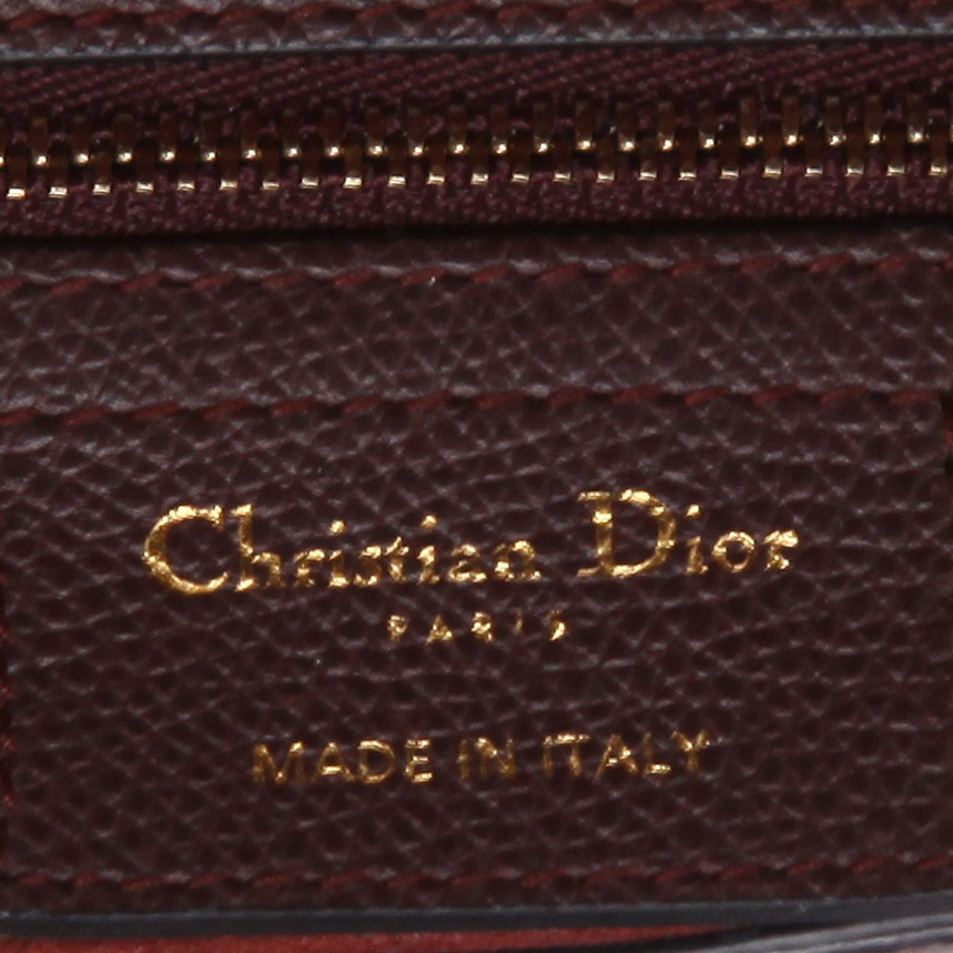 Bolso de mano Dior  Saddle en cuero color berenjena - Detail D2