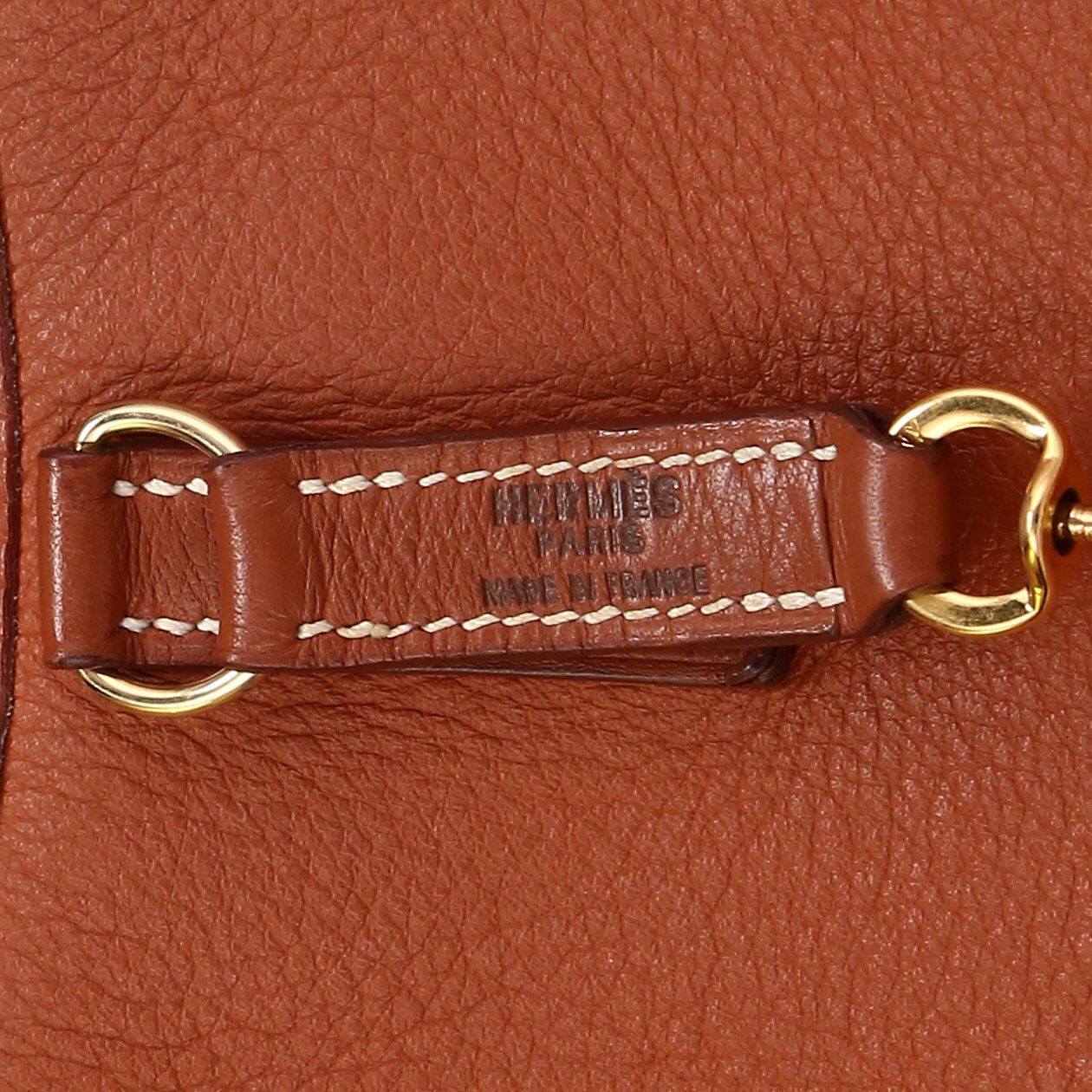 Bolso de mano Hermès  Trim en cuero granulado color coñac - Detail D3