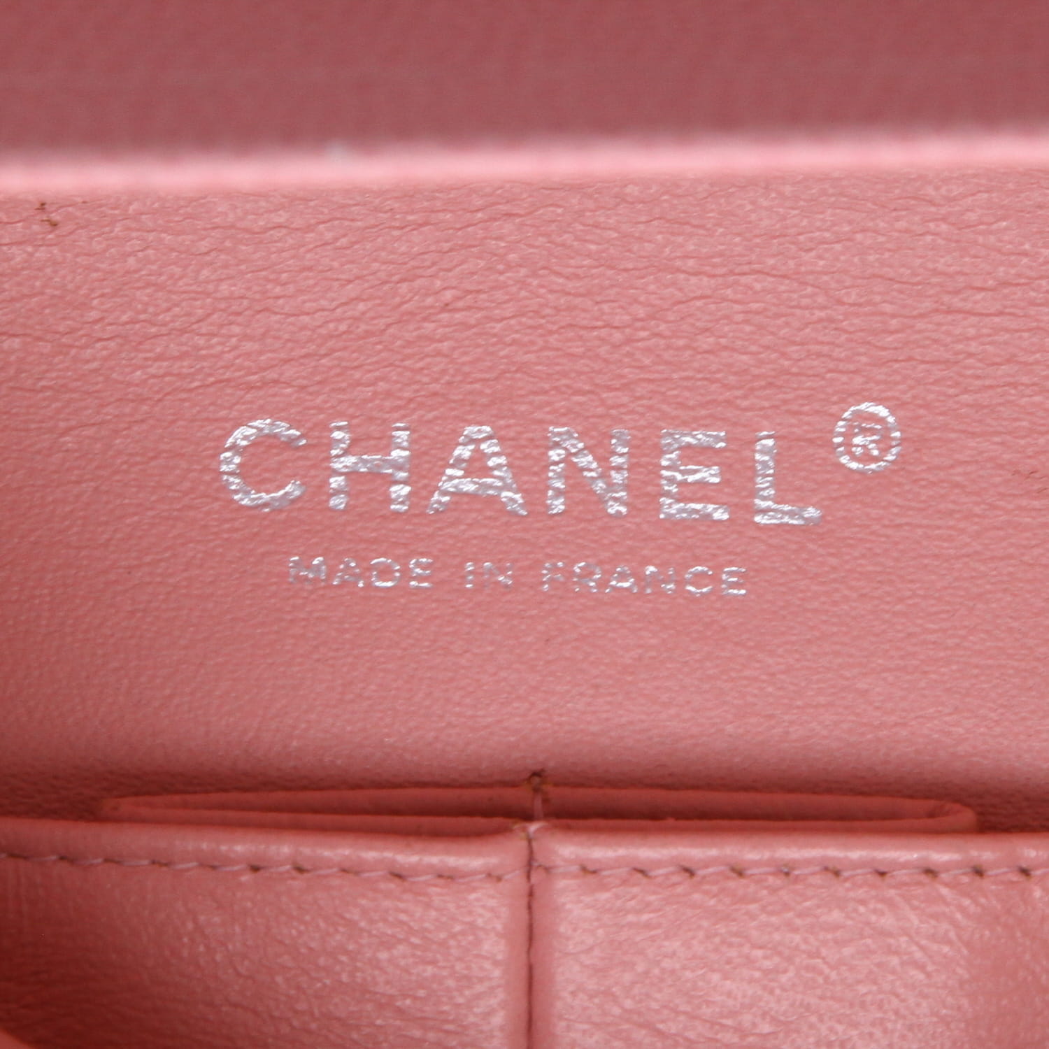 Bolso de mano Chanel  Timeless Classic en cuero granulado acolchado rosa - Detail D2