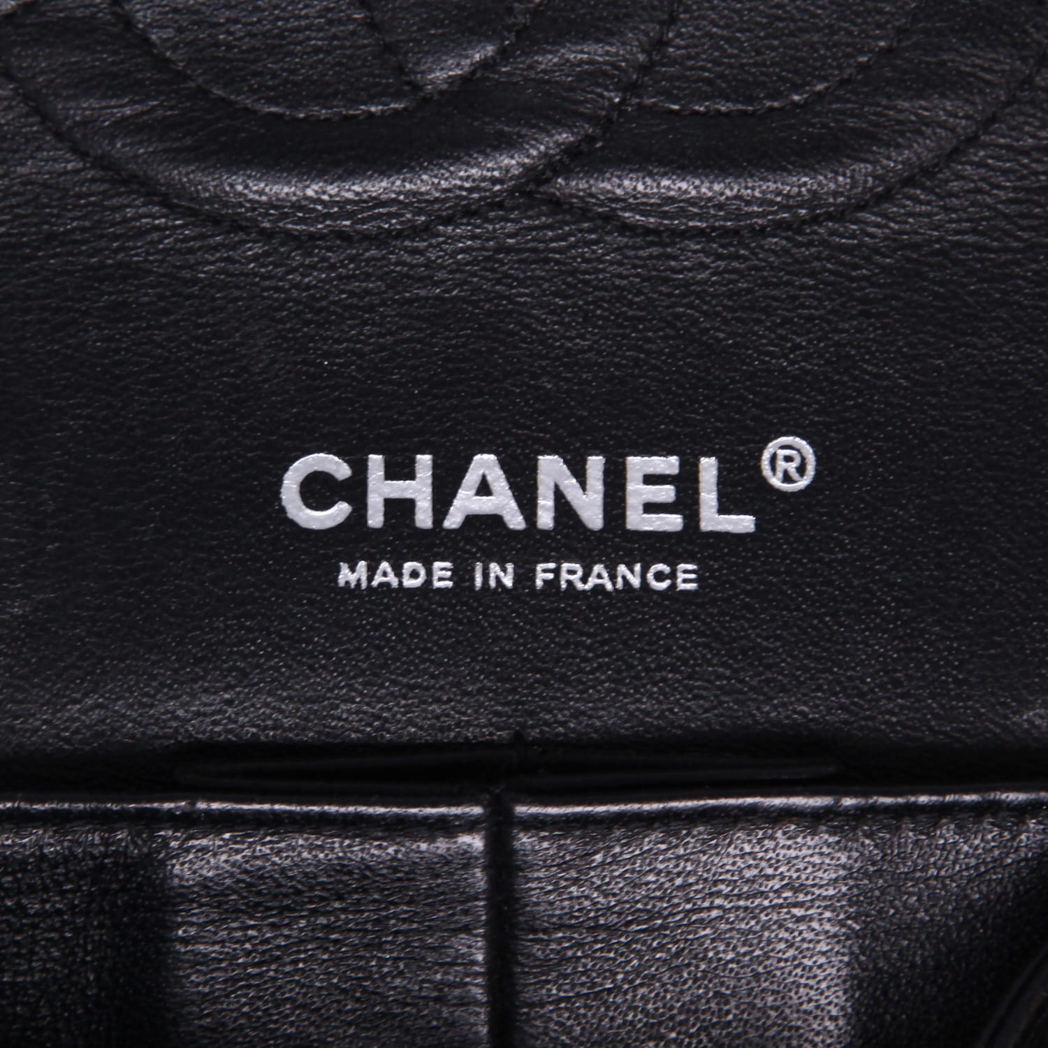 Bolso de mano Chanel  Timeless Classic en cuero granulado acolchado negro - Detail D2