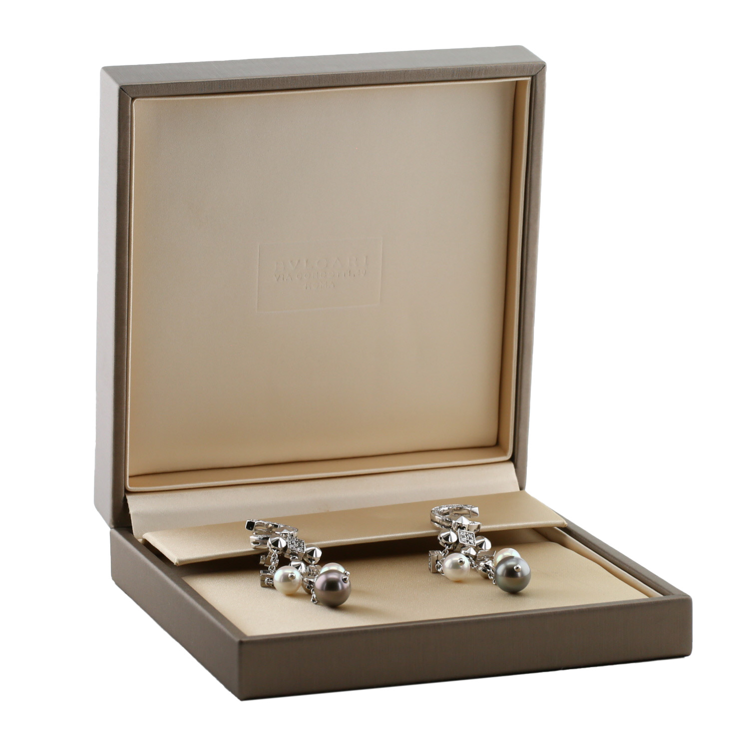 Bulgari Lucéa earrings in white gold, diamonds and cultured pearls - Detail D2