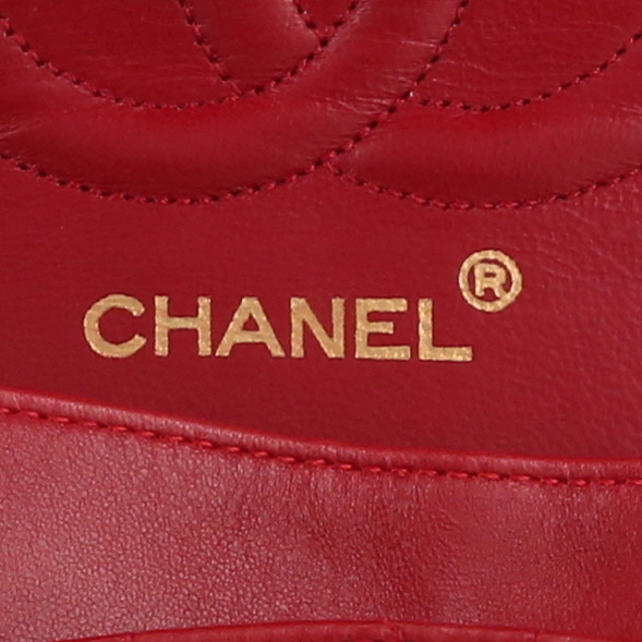 Sac à main Chanel  Timeless Classic en cuir matelassé rouge - Detail D2