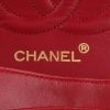Bolso de mano Chanel  Timeless Classic en cuero acolchado rojo - Detail D2 thumbnail