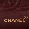Bolso de mano Chanel  Timeless Classic en cuero liso negro - Detail D2 thumbnail