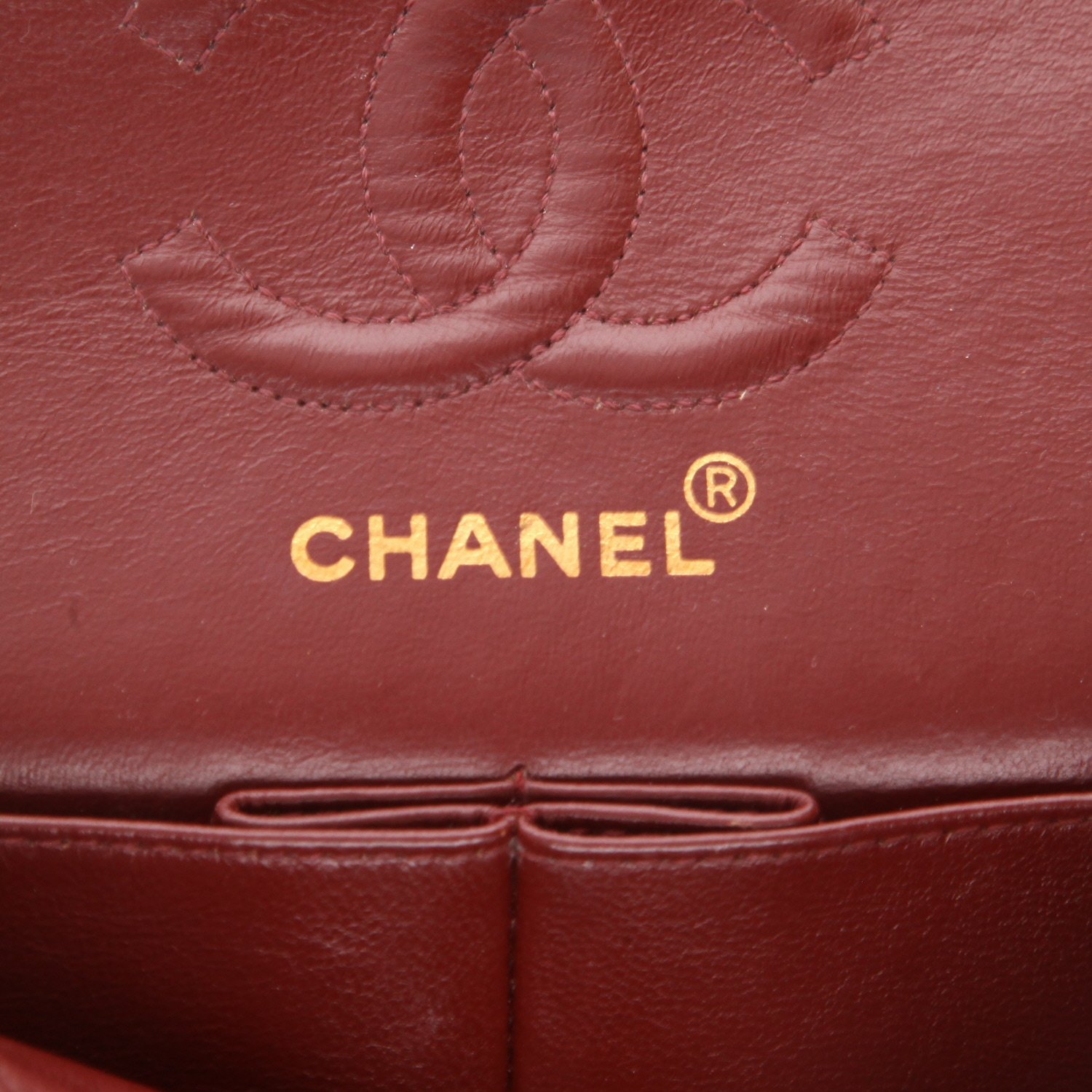 Bolso bandolera Chanel  Timeless Petit en cuero acolchado negro - Detail D2