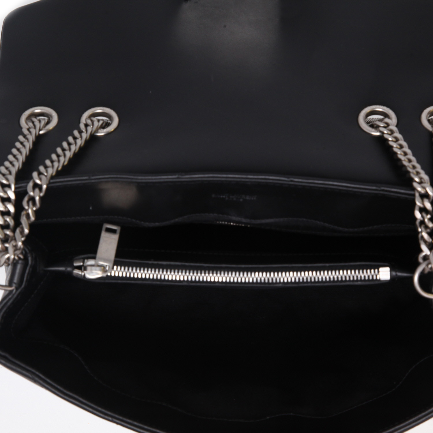 Saint Laurent Loulou medium model shoulder bag in black chevron quilted leather - Detail D3