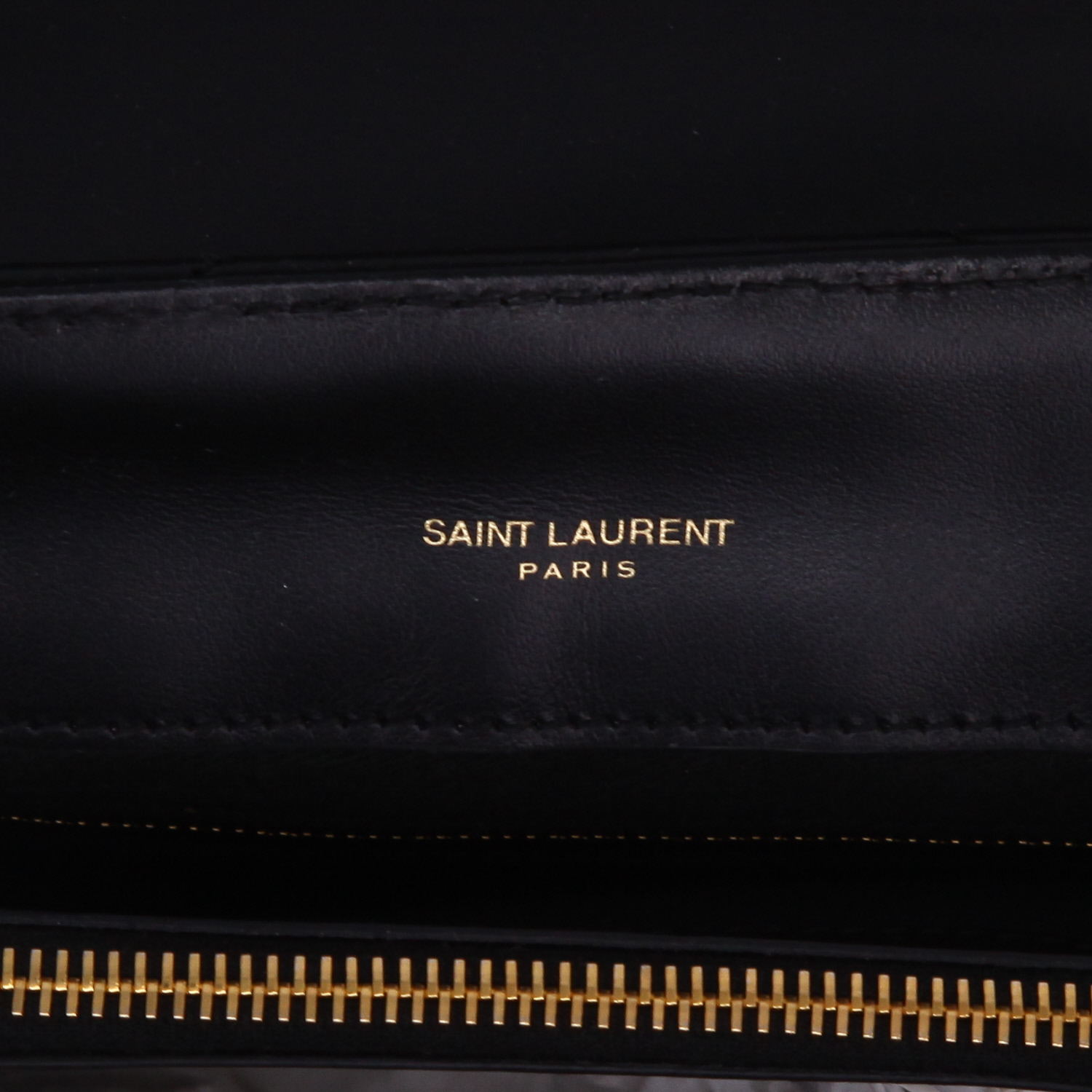 Borsa a tracolla Saint Laurent Loulou modello medio in pelle trapuntata a zigzag nera - Detail D2