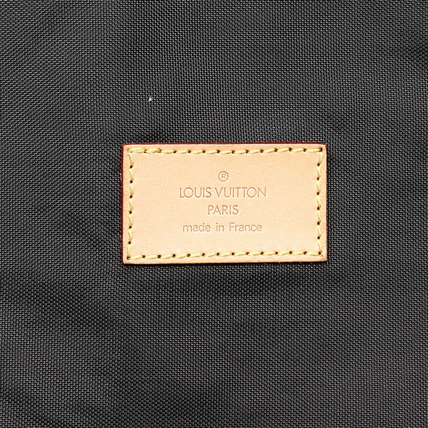 Funda protectora para ropa Louis Vuitton   en lona Monogram y cuero natural - Detail D3