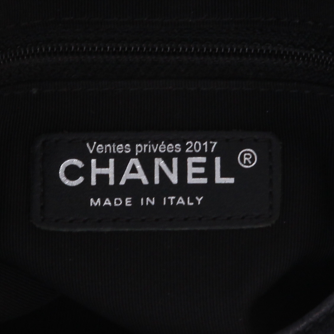 Chanel  Hobo handbag  in black leather - Detail D2