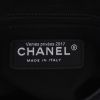 Sac à main Chanel  Hobo en cuir noir - Detail D2 thumbnail
