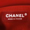 Sac bandoulière Chanel  Boy en cuir rouge - Detail D2 thumbnail