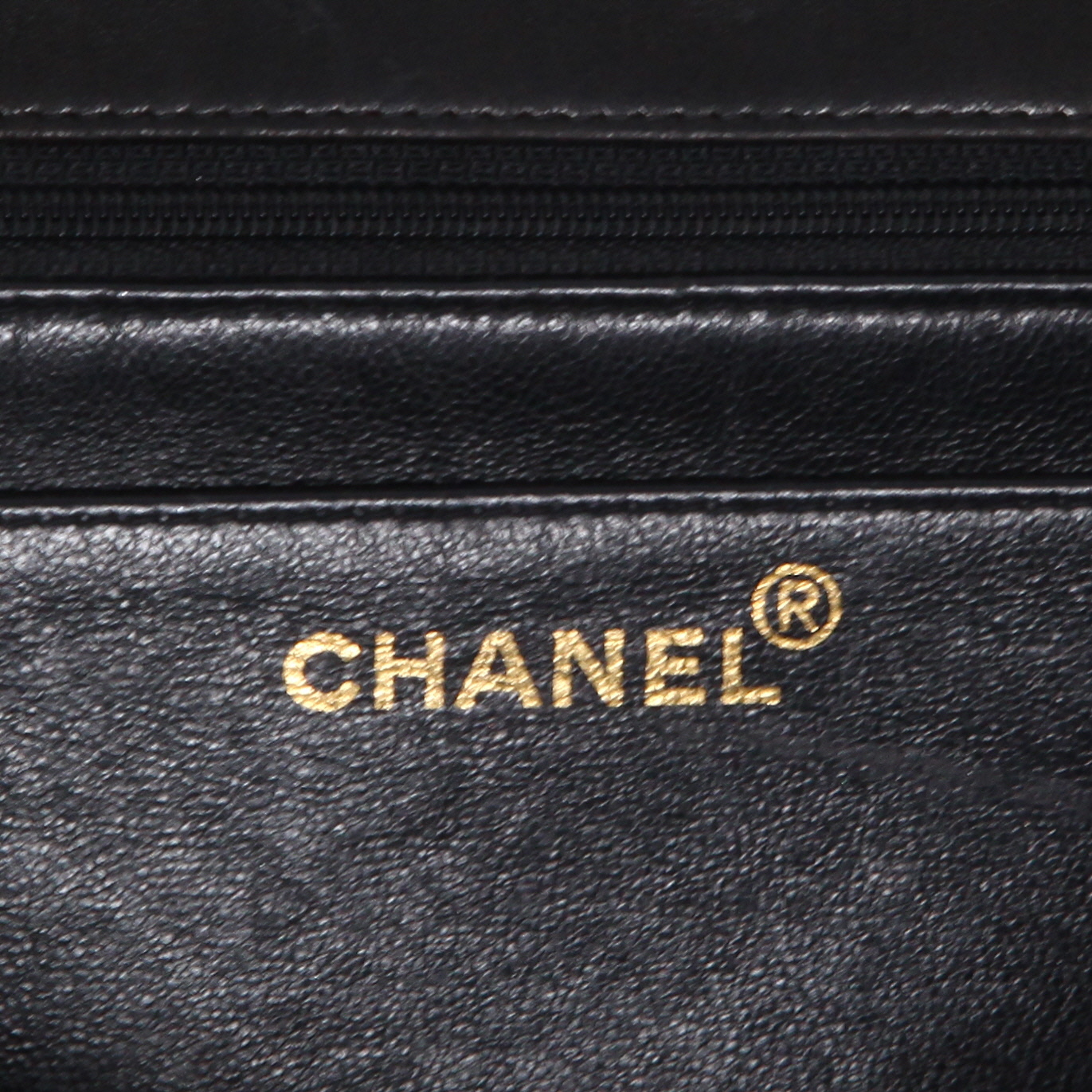 Chanel  Timeless Jumbo handbag  in black quilted leather - Detail D2