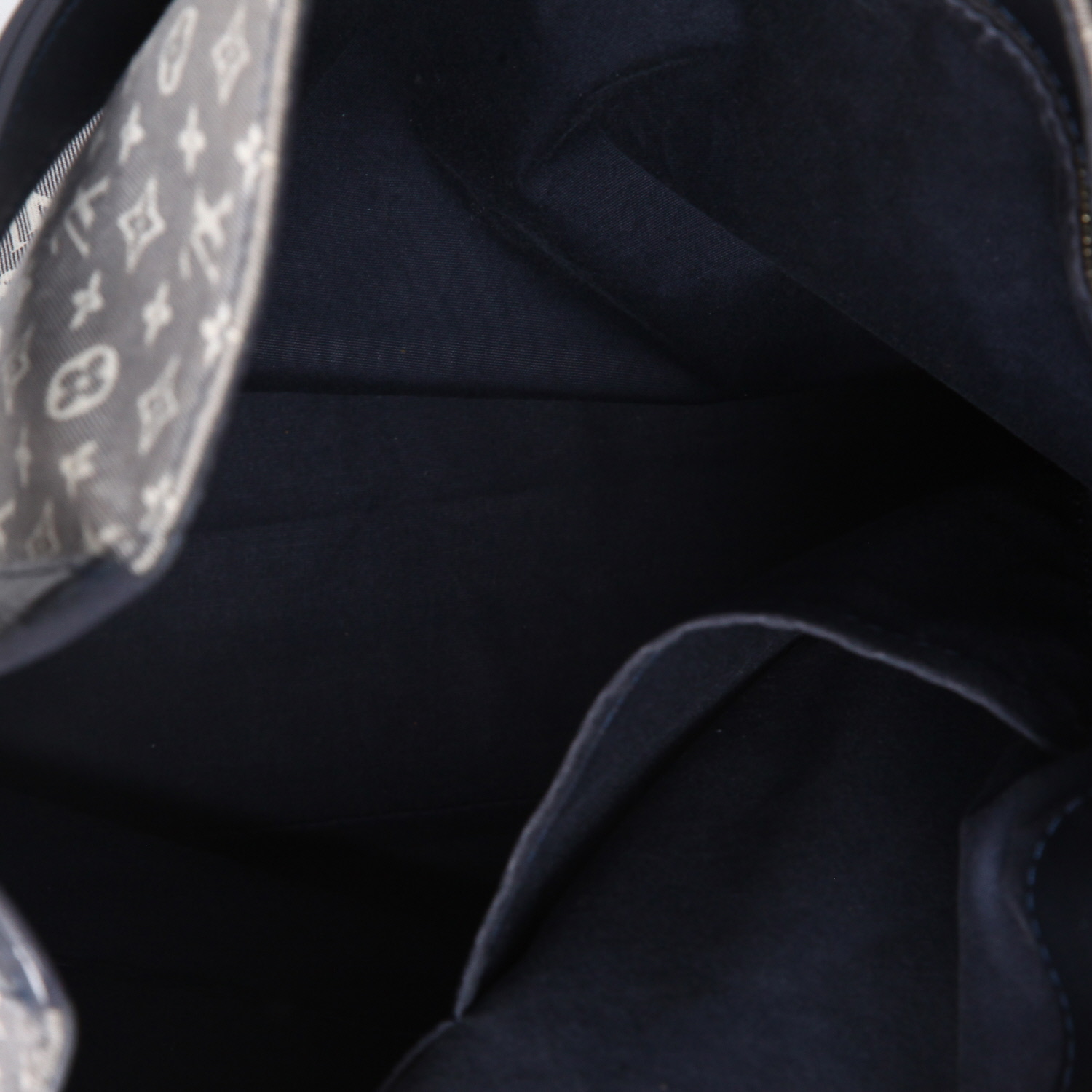 Borsa Louis Vuitton   in tela di lino grigia e pelle nera - Detail D3