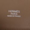 Sac bandoulière Hermès  Berline petit modèle  en cuir Swift beige - Detail D2 thumbnail