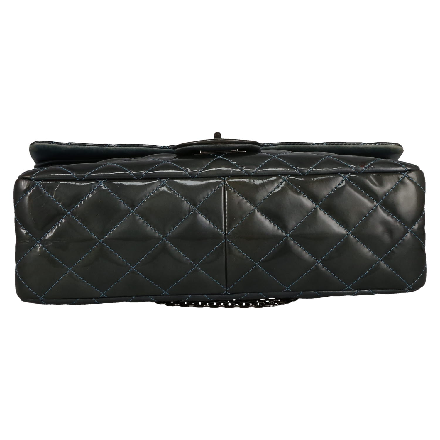 Chanel 2.55 in green patent quilted leather - Detail D1