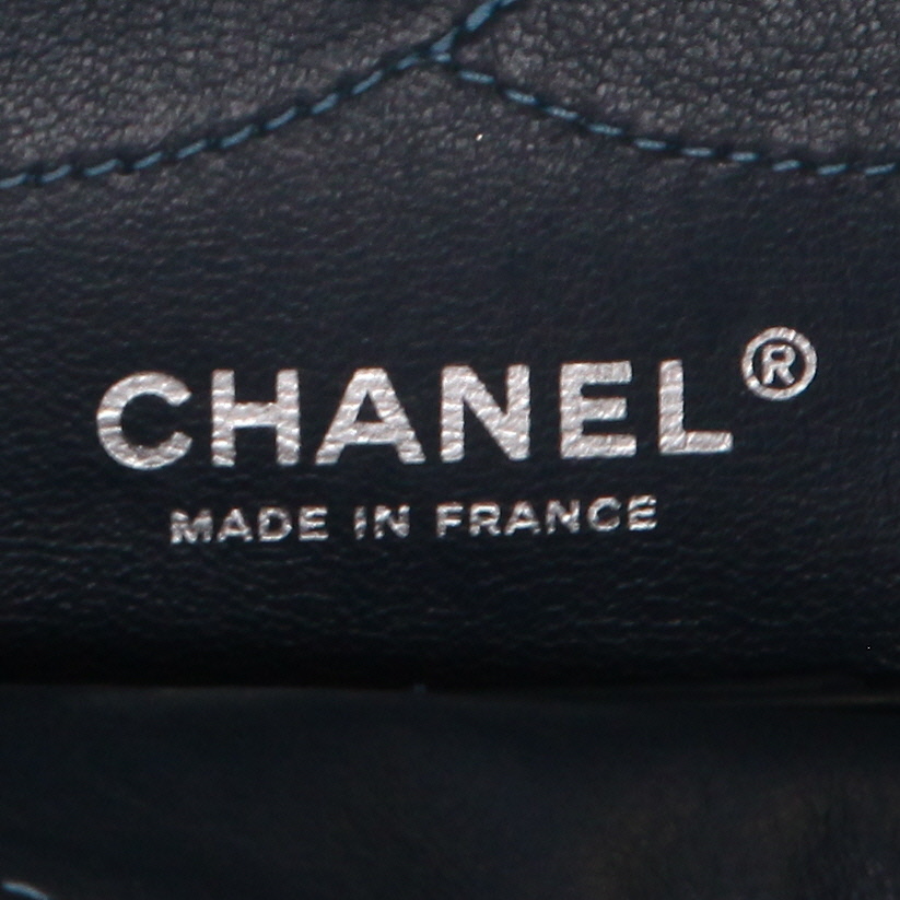 Chanel 2.55 in pelle verniciata e foderata verde - Detail D2