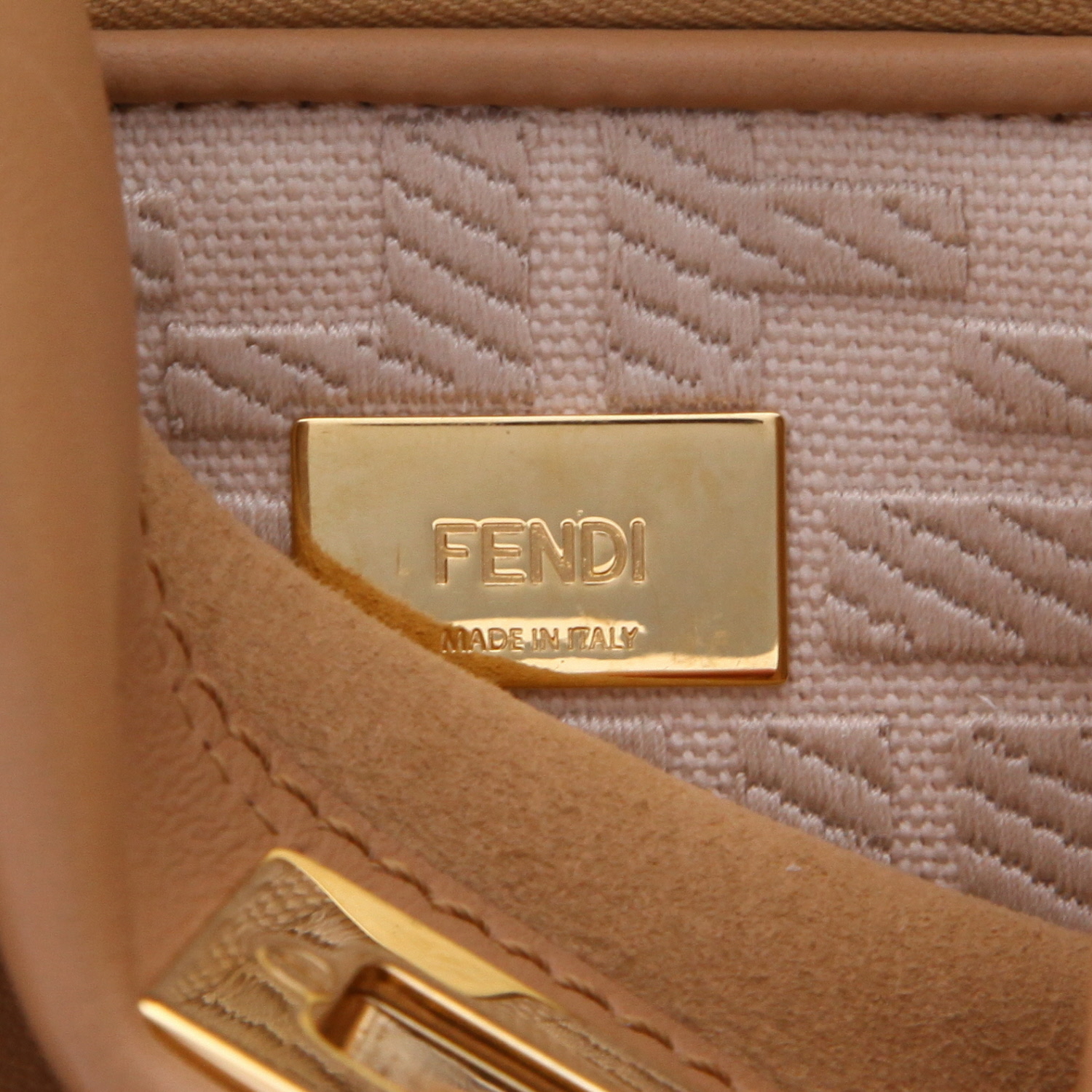 Sac bandoulière Fendi  Peekaboo mini  en cuir beige - Detail D2