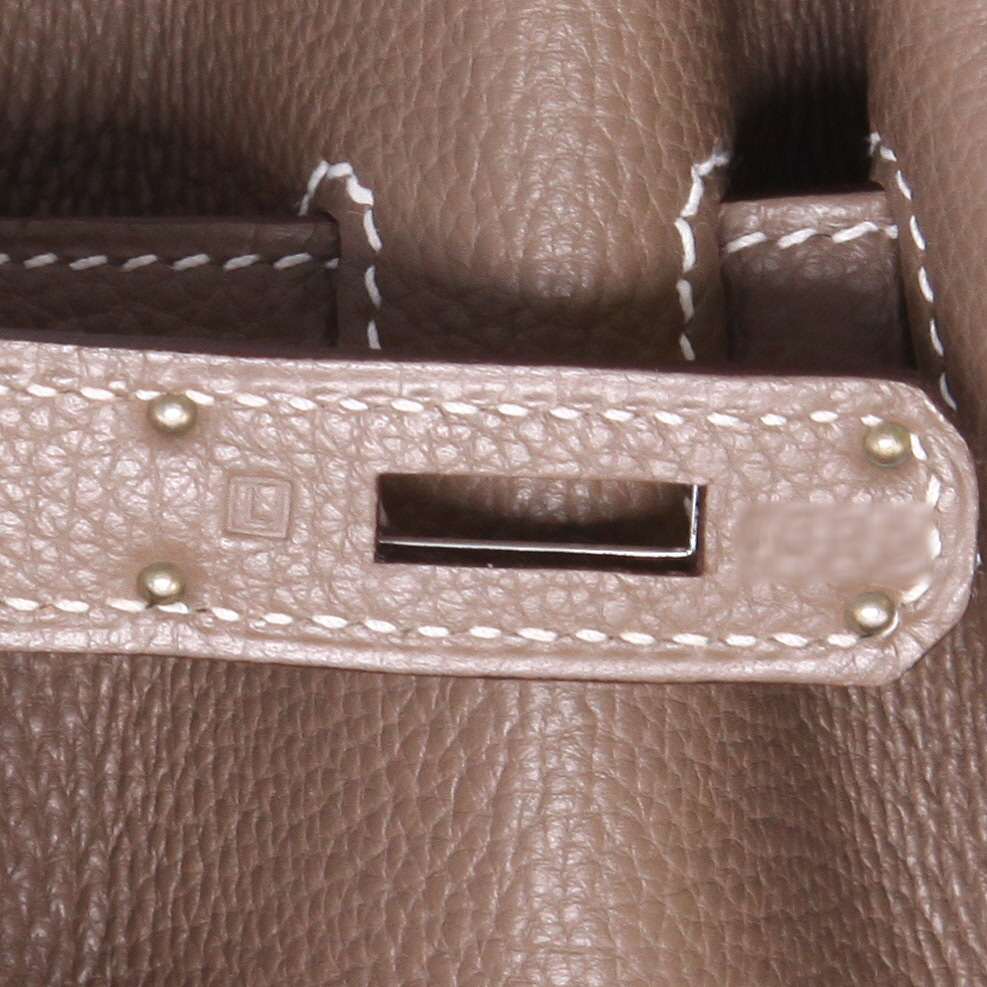 Bolso de mano Hermès  Birkin 35 cm en cuero togo marrón etoupe - Detail D4