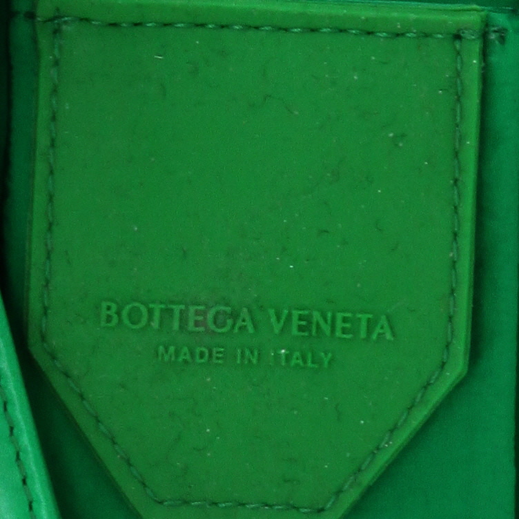Bolso bandolera Bottega Veneta  Cassette en cuero intrecciato verde - Detail D2