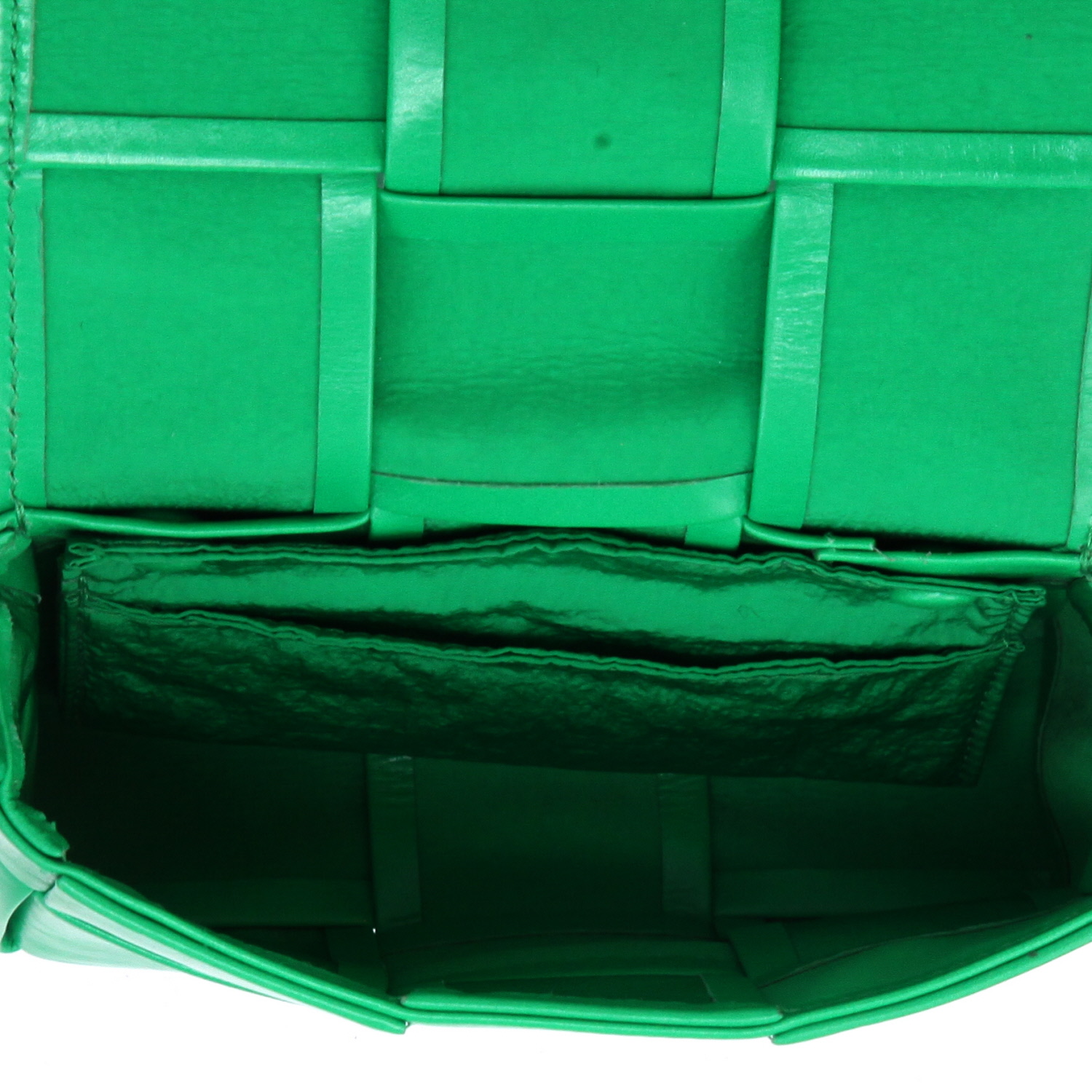 Bolso bandolera Bottega Veneta  Cassette en cuero intrecciato verde - Detail D3
